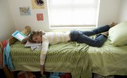 Do Parents Sign the Lease if a Son Is Renting a House During College?