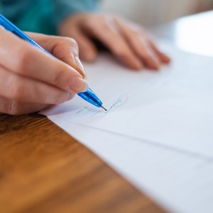 How to Endorse Insurance Checks With Co-Payees