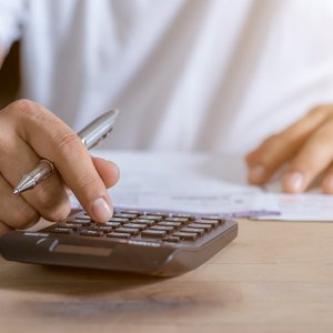 How to Calculate Interest Rate Using Present & Future Value