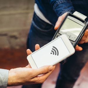 Difference Between Wire Transfer & Electronic Transfer