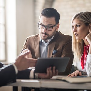 Difference Between a Beneficiary & a Trustee?