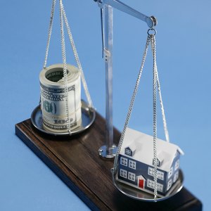 What Are the Benefits of Paying a Buyer's Closing Costs?