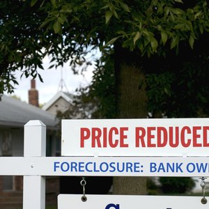 How to File a Motion for Extension of Time With a Foreclosure in Florida